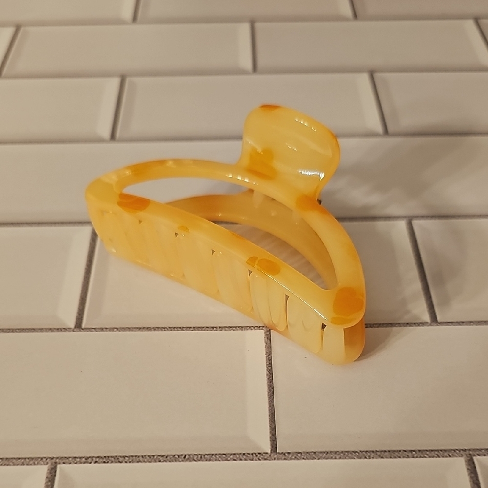 Yellow Hair Claw Clip